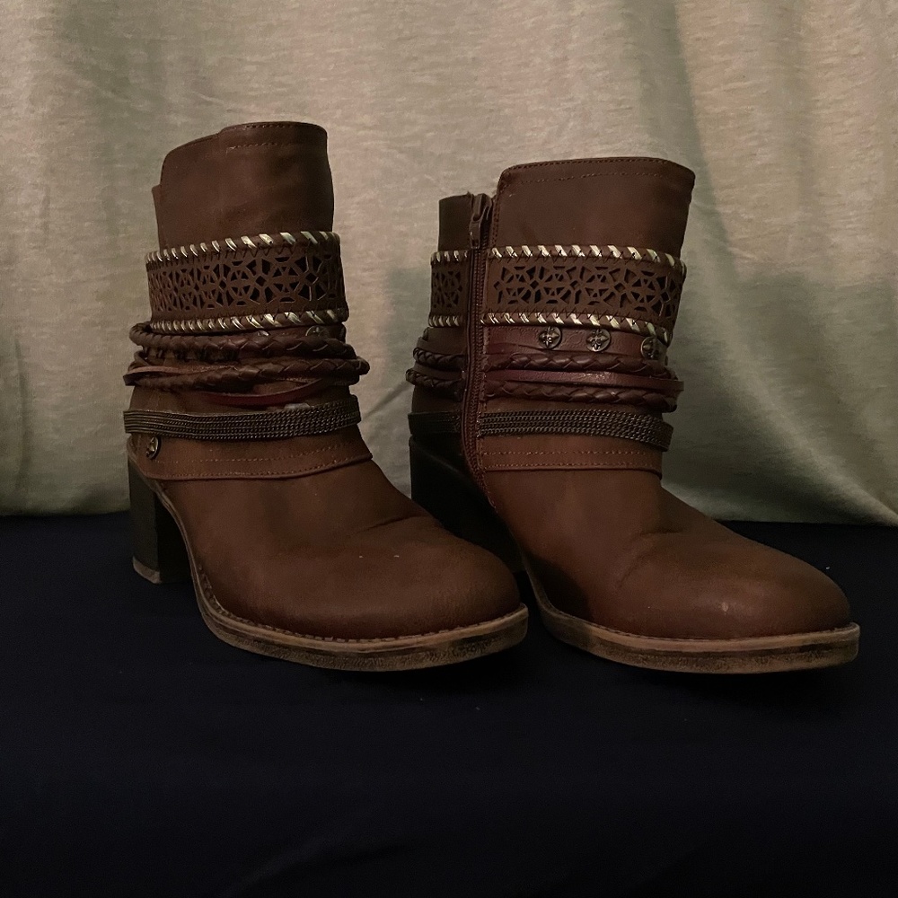 B52 Boots